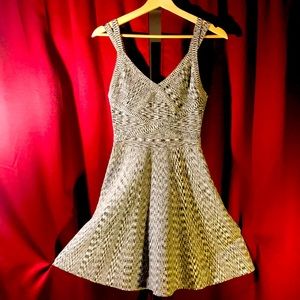 Guess spandex black & white elastic cocktail gown